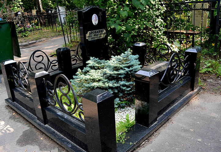 Благоустройство и озеленение мемориального комплекса