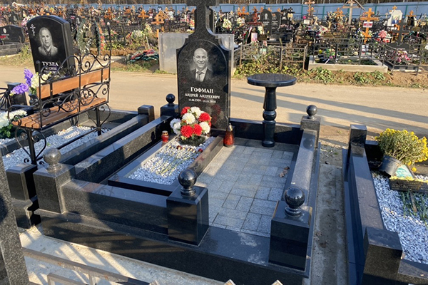 Мемориальный комплекс из натурального черного гранита